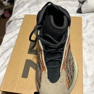 Yeezy Quantum flash orange